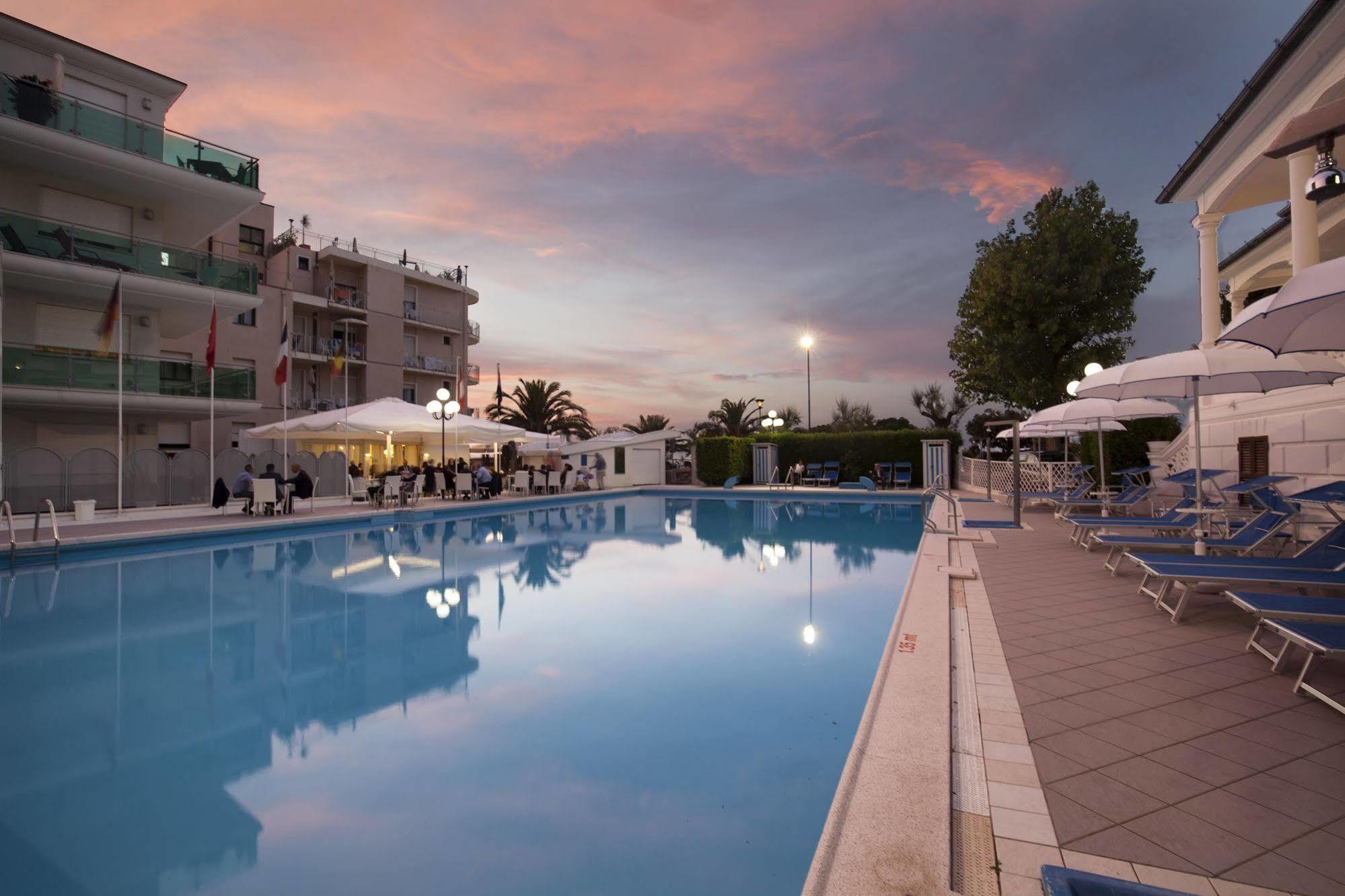 Hotel Venus Gabicce Mare Esterno foto